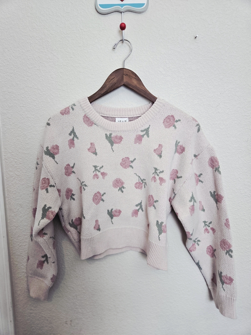 LE LIS Cream Pink Floral Cropped Sweater